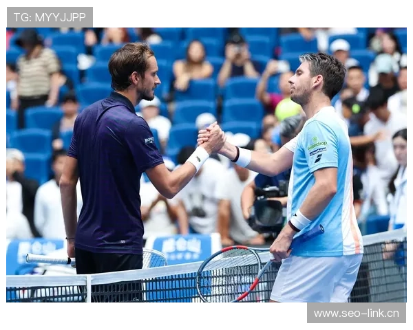 梅德韦杰夫力克对手成功晋级中网男单四强 展现强大实力